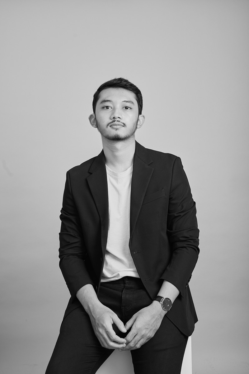 Lazuardy Fajar, foto hitam putih